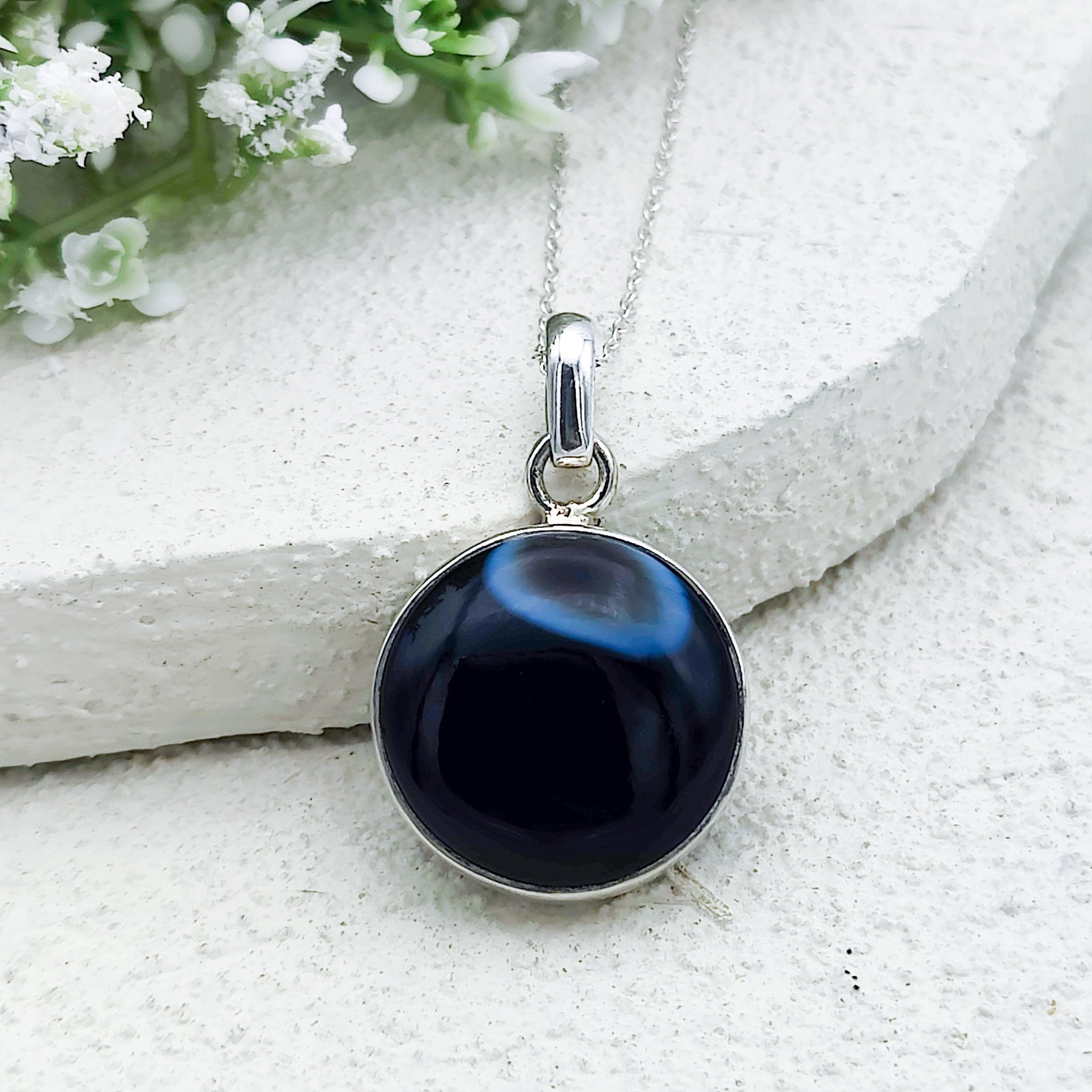 Black Onyx pendant set in sterling silver, circular 22mm diameter