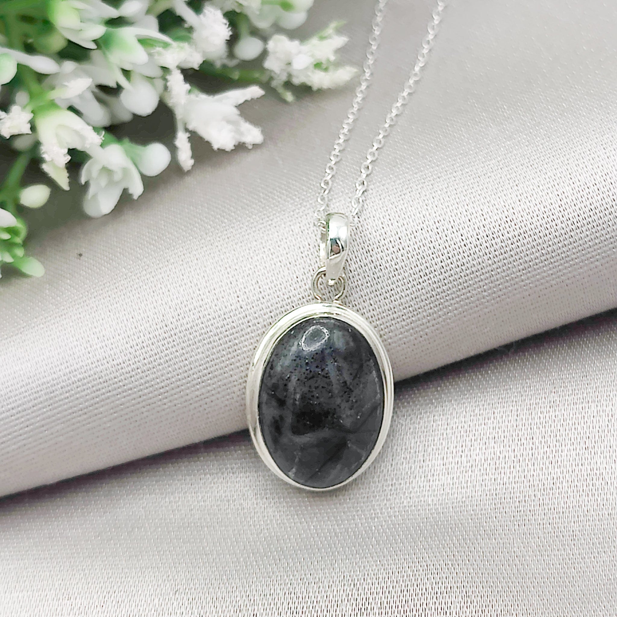 Everything You Need to Know About Black Onyx as a Birthstone