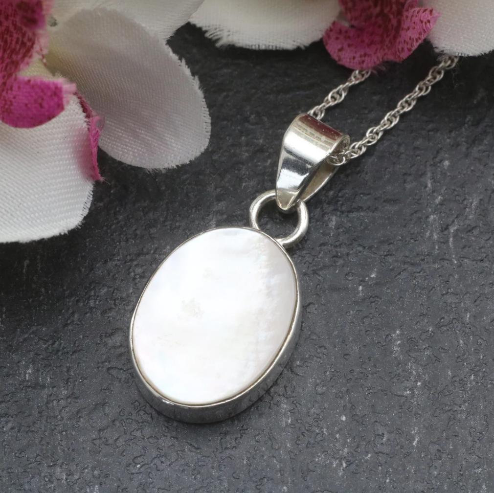 mother of pearl pendant, oval with chain