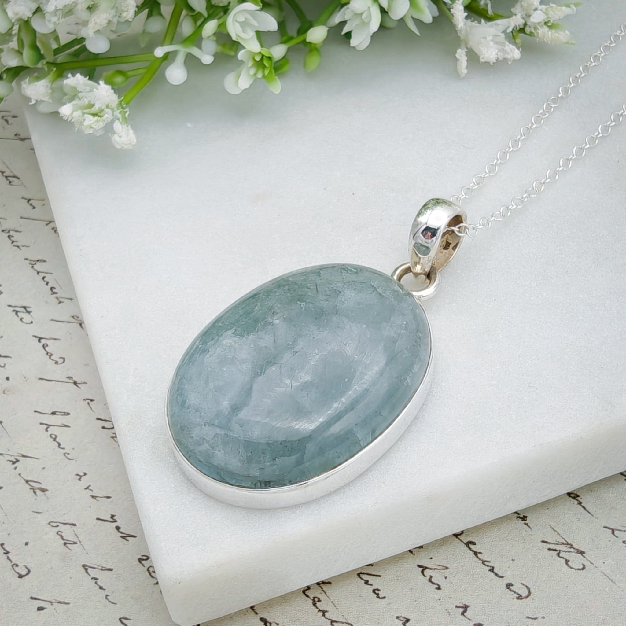 Lovely Aquamarine pendant, side angle showing silver band