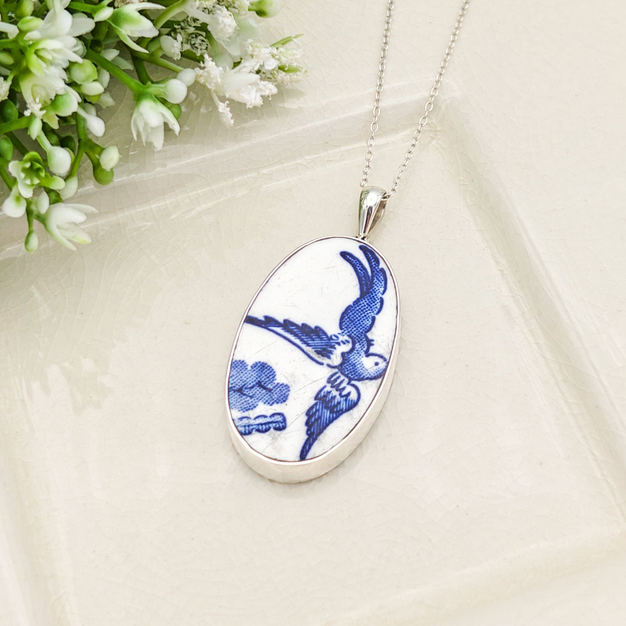 ペンダント　ヴィンテージ Minton Pottery Ceramic Pendant | Upcycled Blue Willow | 40mm Oval